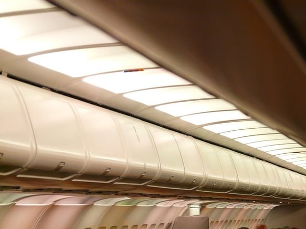 Quelle est la taille maximale autorisée pour un bagage cabine selon les compagnies aériennes ?