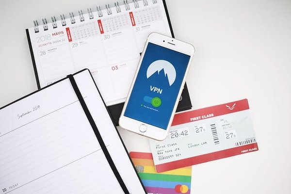 Les meilleurs sites pour comparer les prix des billets d'avion, des hôtels et des activités