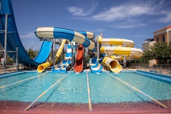 Les meilleurs campings avec parc aquatique en Ardèche pour des vacances inoubliables